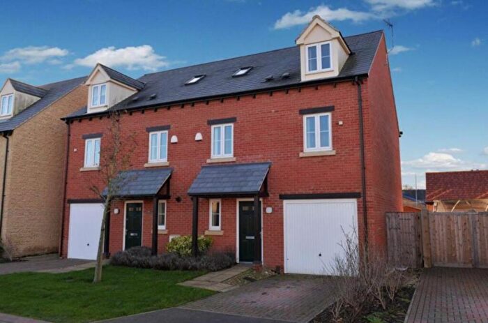 4 Bedroom Semi-Detached House To Rent In Randolph Avenue, Woodstock, OX20