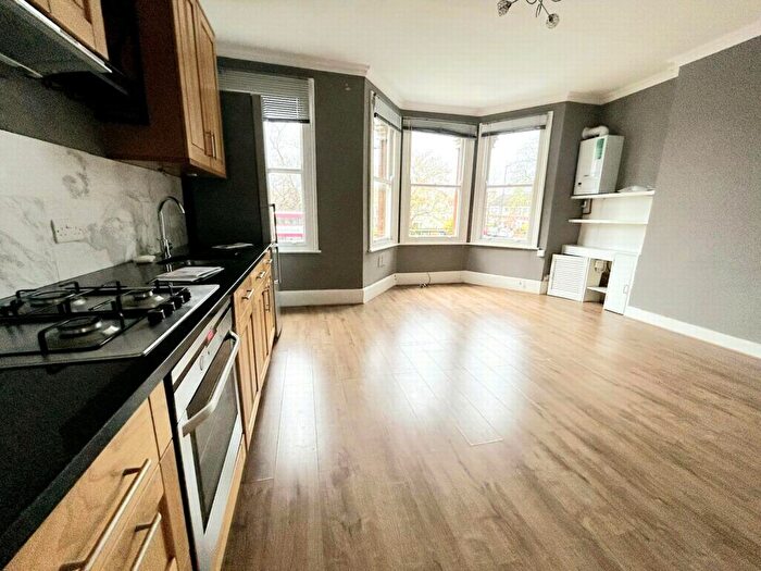 2 Bedroom Apartment To Rent In Trinity Road, Bounds Green, N22