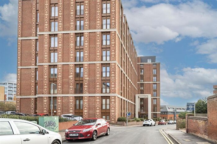 1 Bedroom Flat For Sale In Grosvenor Road, St. Albans, AL1