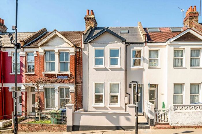 2 Bedroom Flat To Rent In Winchester Street, Acton, W3