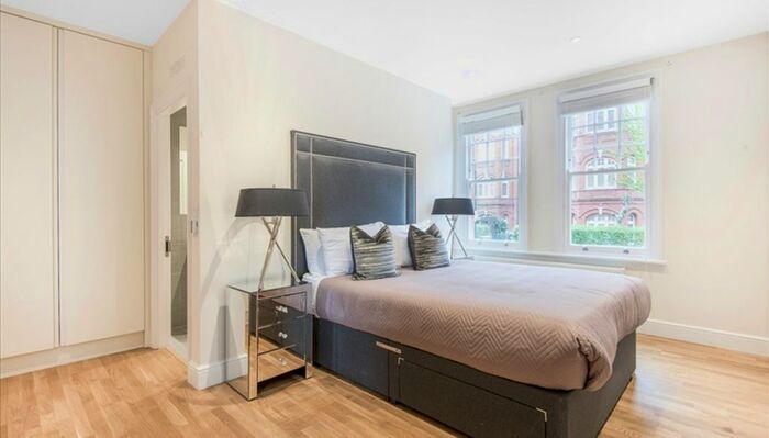 3 Bedroom Flat To Rent In Hamlet Gardens, London, W6