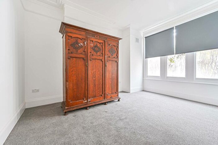 2 Bedroom Flat To Rent In Yukon Road, Balham, London, SW12