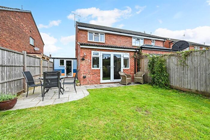 2 Bedroom Semi Detached House To Rent In Barnetts Field, Westergate, PO20
