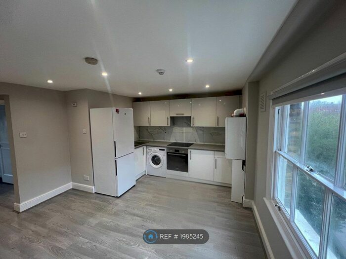 3 Bedroom Flat To Rent In Well Street, London, E9