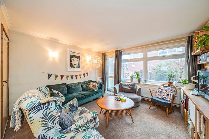 2 Bedroom Maisonette For Sale In Lancey Close, Charlton, London, SE7