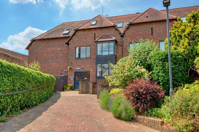 2 Bedroom Flat To Rent In Adam Court, Henley On Thames, RG9