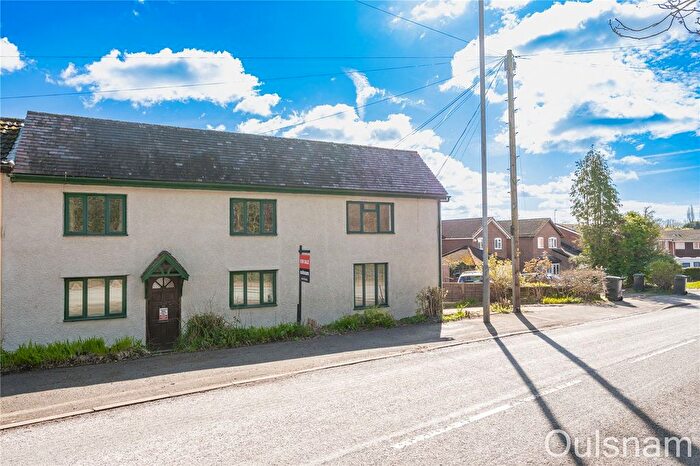 4 Bedroom Semi-Detached House For Sale In Stourbridge Road, Catshill, Bromsgrove, Worcestershire, B61