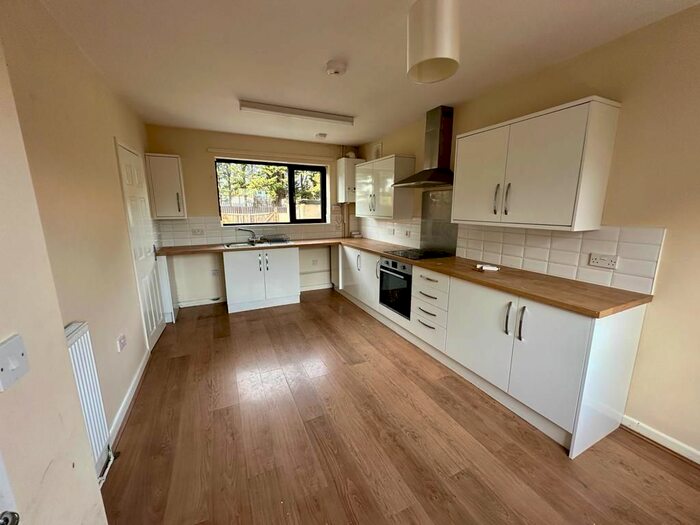 3 Bedroom Semi-Detached House To Rent In Markham Square, Edlington, Doncaster, DN12