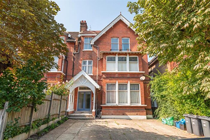 1 Bedroom Flat To Rent In Hermon Hill, Wanstead, E11