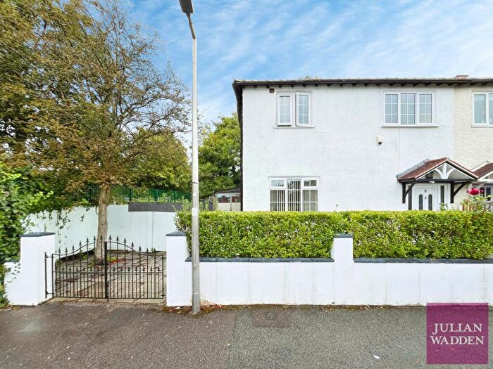 3 Bedroom Semi-Detached House For Sale In Alandale Road, Stockport, SK3