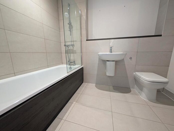 2 Bedroom Apartment To Rent In Downtown, City Centre, M5
