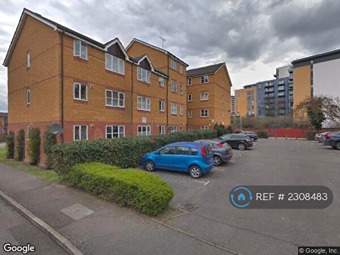 2 Bedroom Flat To Rent In Compass House, London, SE8