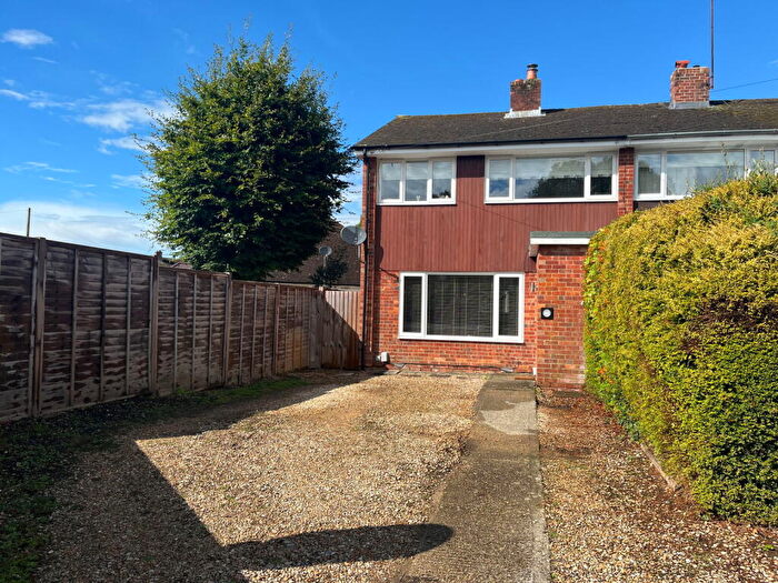 3 Bedroom End Of Terrace House For Sale In Monks Lane, Newbury, RG14