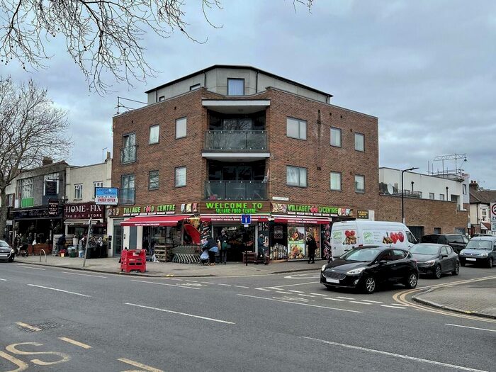 2 Bedroom Flat To Rent In Chingford Mount Road, London, E4