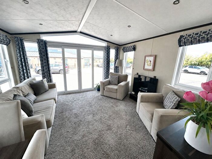 3 Bedroom Park Home For Sale In Hythe Road, Dymchurch, Romney Marsh, TN29