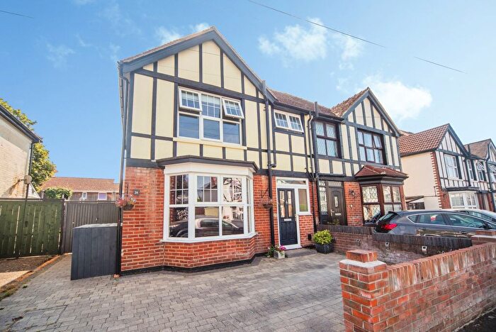 3 Bedroom Semi Detached House For Sale In Lansdowne Road, Regents Park, Southampton, Hampshire, SO15