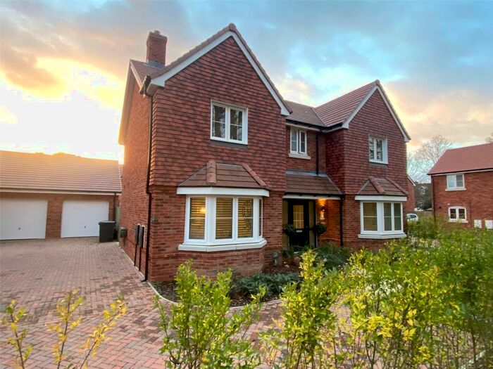 4 Bedroom Detached House To Rent In Faulkner Place, Burghfield Common, Reading, Berkshire, RG7