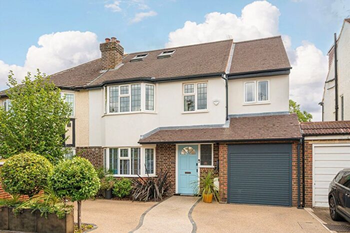 5 Bedroom Semi-Detached House For Sale In Vincent Road, Isleworth, TW7