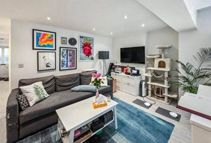 1 Bedroom Flat To Rent In Hopgood Street, London, W12