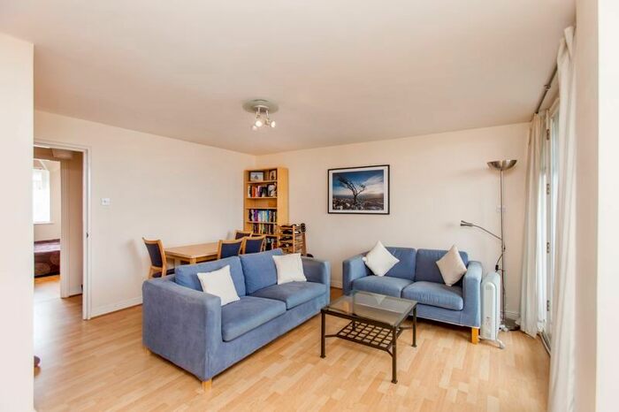2 Bedroom Flat For Sale In Felixstowe Court, London, E16