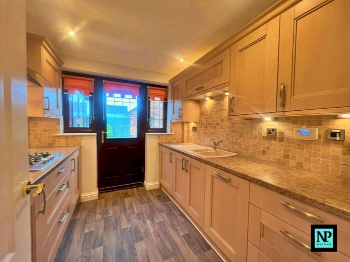 2 Bedroom Detached Bungalow To Rent In Brewster Close, Fazeley, B78