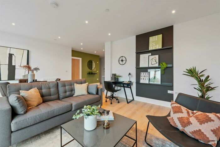 2 Bedroom Apartment To Rent In Pycroft Road, Chertsey, KT16