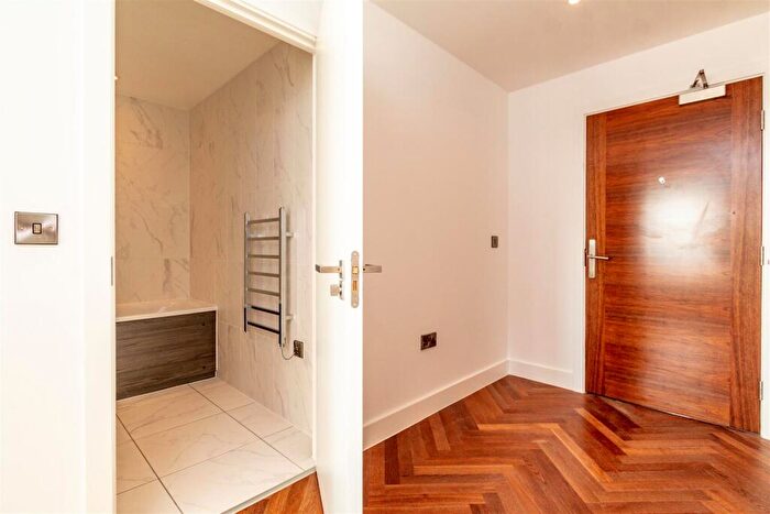 1 Bedroom Apartment To Rent In Deansgate Square, Manchester, M15