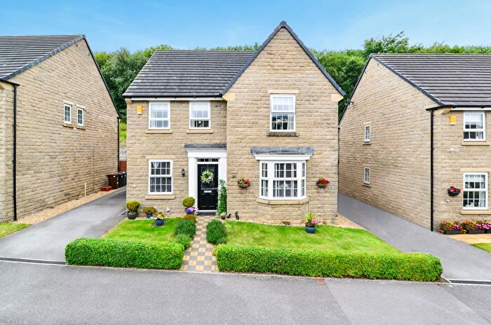 4 Bedroom Detached House For Sale In Castle Stead Drive, Cullingworth, West Yorkshire, BD13