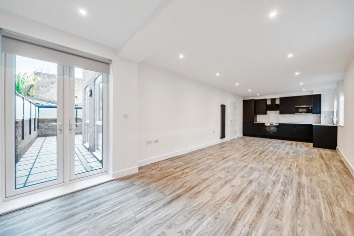 2 Bedroom Flat To Rent In Haigh Apartments, Rippolson Road, Plumstead, London, SE18