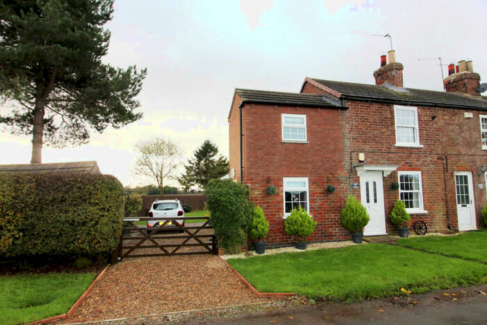 2 Bedroom End Of Terrace House For Sale In Rise Lane, HU17