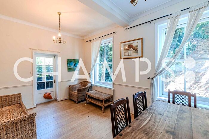 3 Bedroom Flat To Rent In Stanlake Stanlake, W12