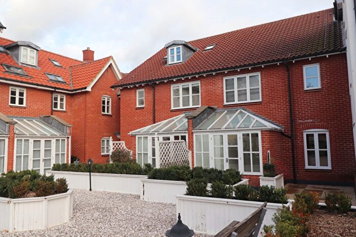 2 Bedroom Flat To Rent In The Square, Brentwood, CM14
