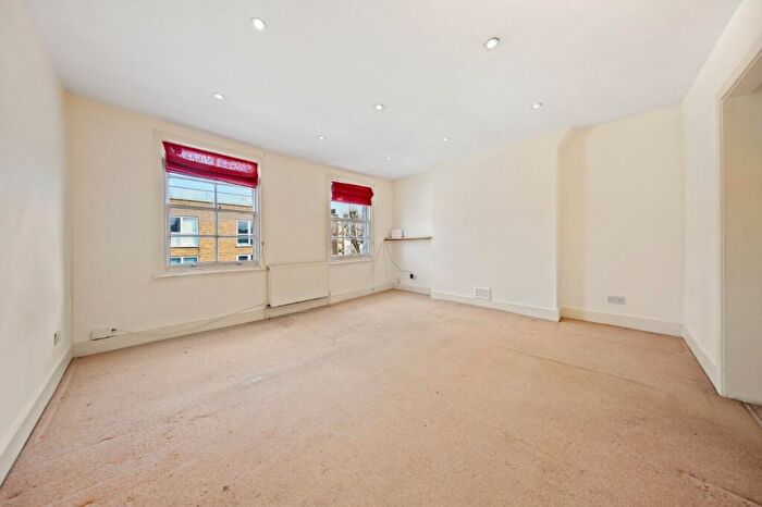 Flat To Rent In Royal College Street, Camden, NW1