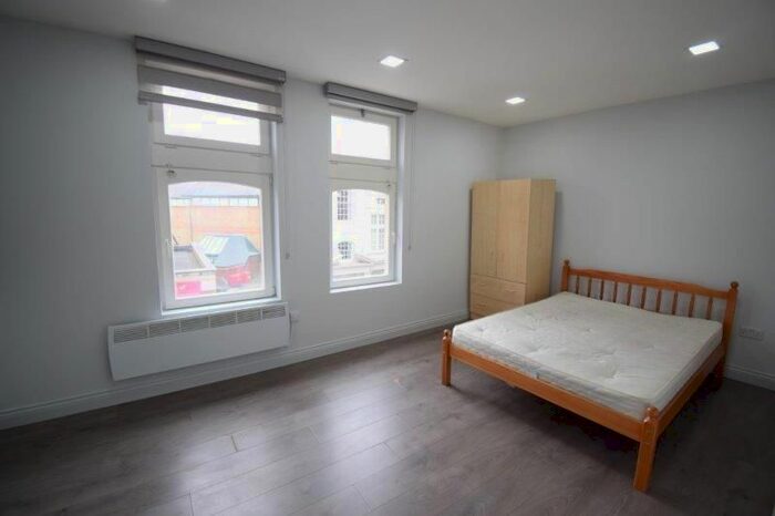 Studio To Rent In High Street, London, W3