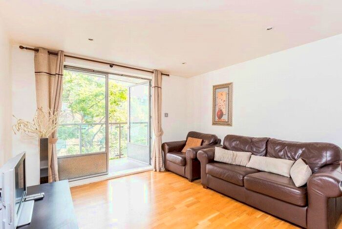 2 Bedroom Flat To Rent In Westminster Bridge Road, London, SE1