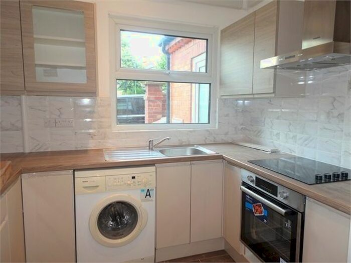 2 Bedroom Flat To Rent In Park Road, Lenton, Nottingham, NG7