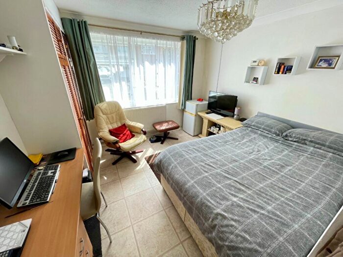 Studio To Rent In Room, Plumpton Close, Luton, Bedfordshire, LU2
