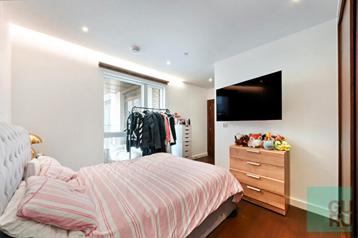2 Bedroom Apartment To Rent In Lexington Gardens, London, SW11