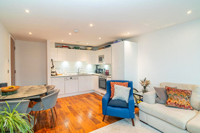 2 Bedroom Apartment To Rent In Flower Lane, London, NW7