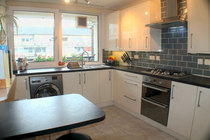 3 Bedroom Apartment To Rent In Nightingale Vale, Woolwich, SE18