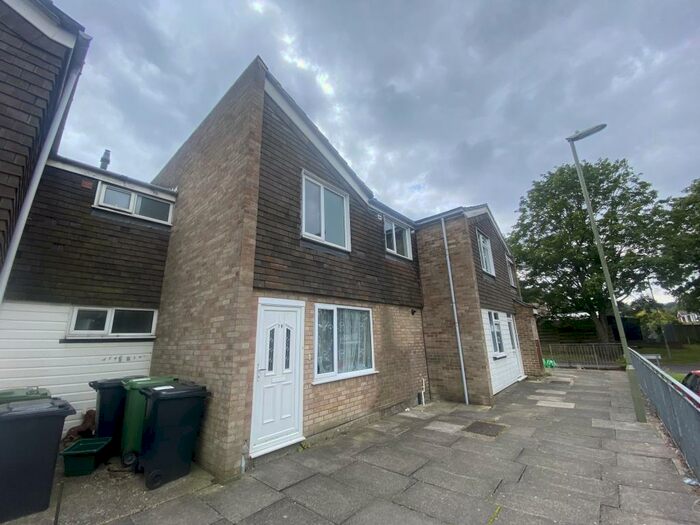 2 Bedroom Flat To Rent In Normanton Road, Basingstoke, RG21