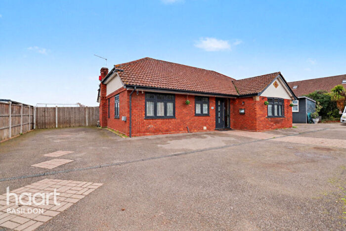 4 Bedroom Chalet For Sale In Clifton Road, Basildon - Outbuilding, SS13