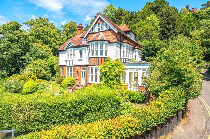 1 Bedroom Flat For Sale In Shalford Road, Guildford, Surrey, GU1