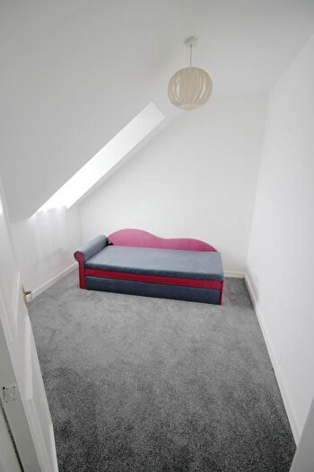 2 Bedroom Apartment For Sale In Twyford Avenue, Portsmouth, Hampshire, PO2