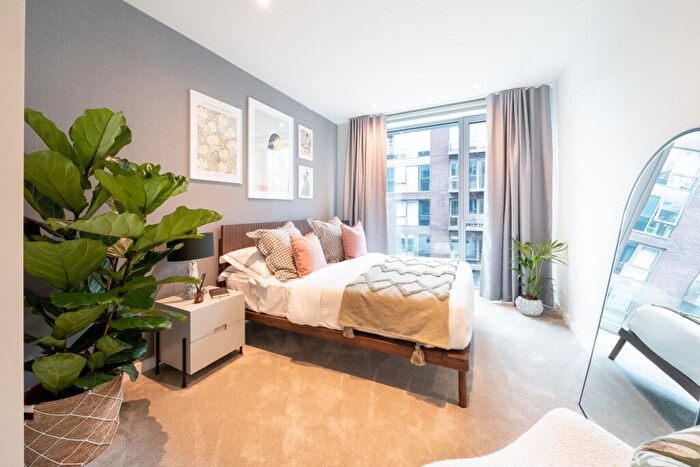 1 Bedroom Flat To Rent In Bloom West, Nine Elms Ln, Nine Elms, London, SW11