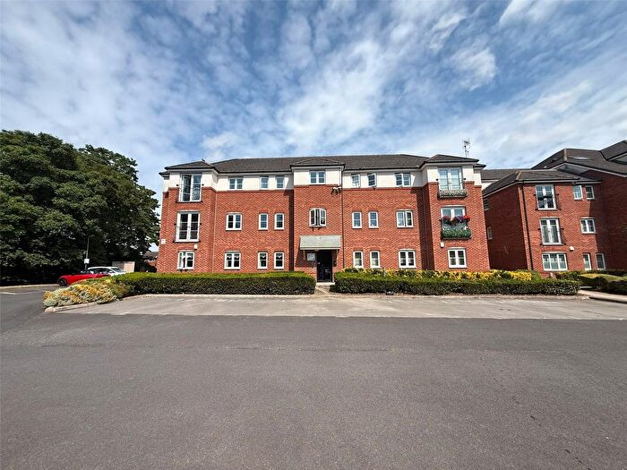 2 Bedroom Flat For Sale In St. Michaels View, Widnes, Cheshire, WA8