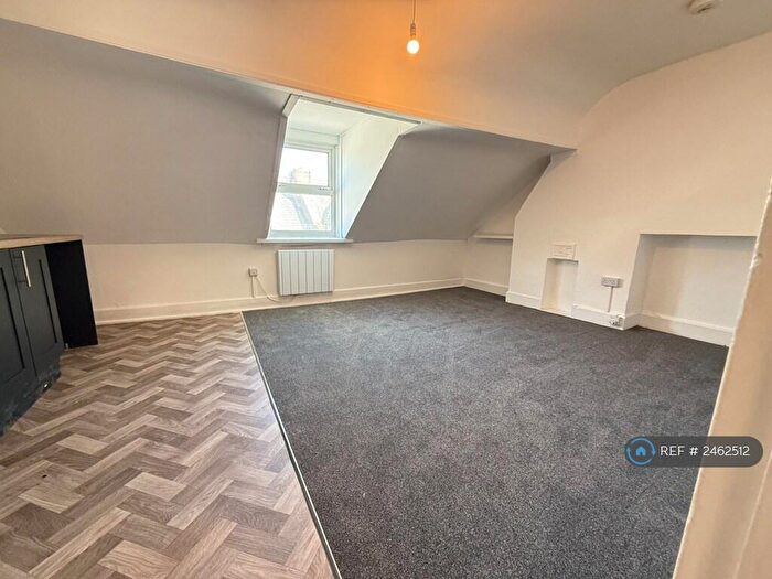 1 Bedroom Flat To Rent In High Street, Barry, CF62