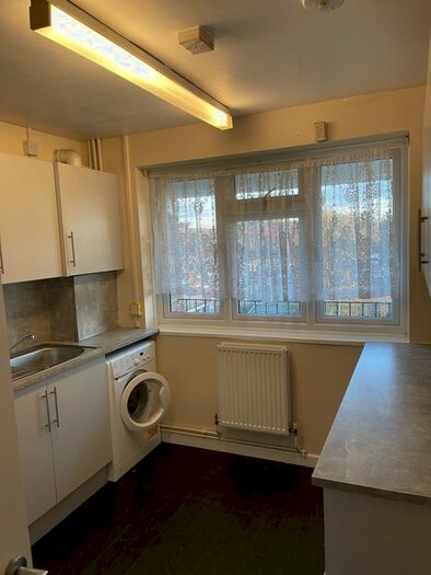 2 Bedroom Flat To Rent In The Vineyards, High Street, Feltham, Greater London, TW13