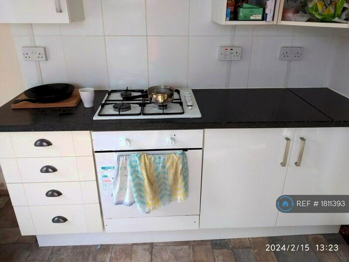 2 Bedroom Flat To Rent In South Norwood, London, SE25