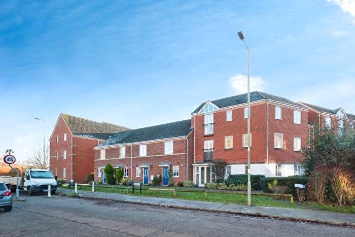 2 Bedroom Apartment To Rent In Fulwell Close, Banbury, OX16